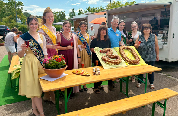 Königinnen auf dem 30 Jahre Bauernmarktfest