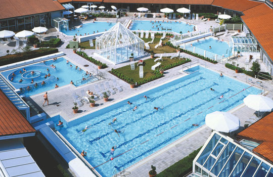Limes Therme Außenbecken Luftansicht